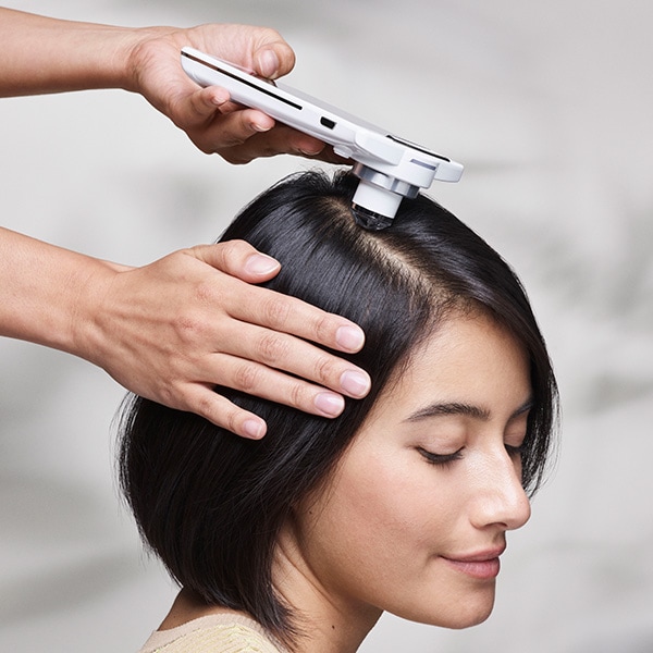 Vereinbare deinen Haar- und Kopfhaut Check in deinem Aveda Salon
